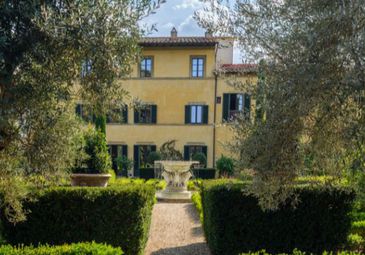 A photo of Sting and Trudie Styler’s Il Palagio Wines Land in the UK
