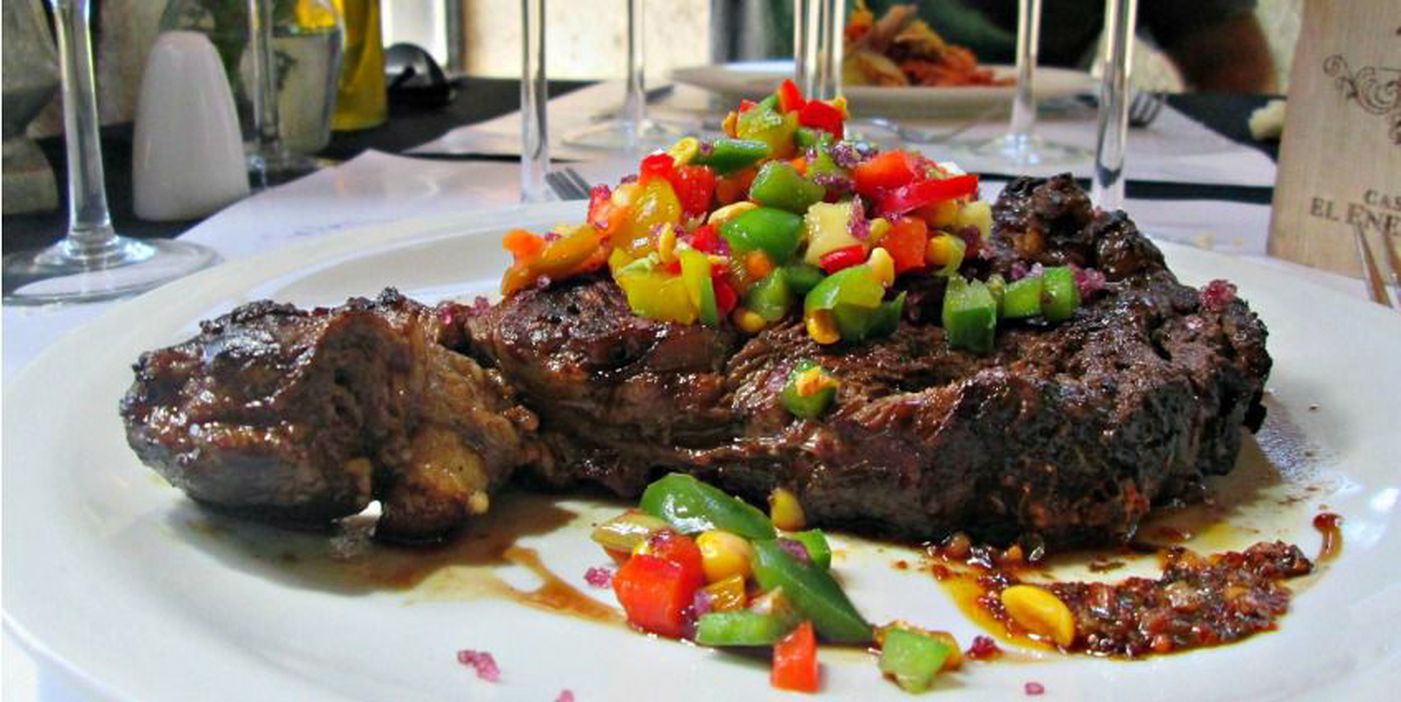 argentinian steak with vegetables and sauces