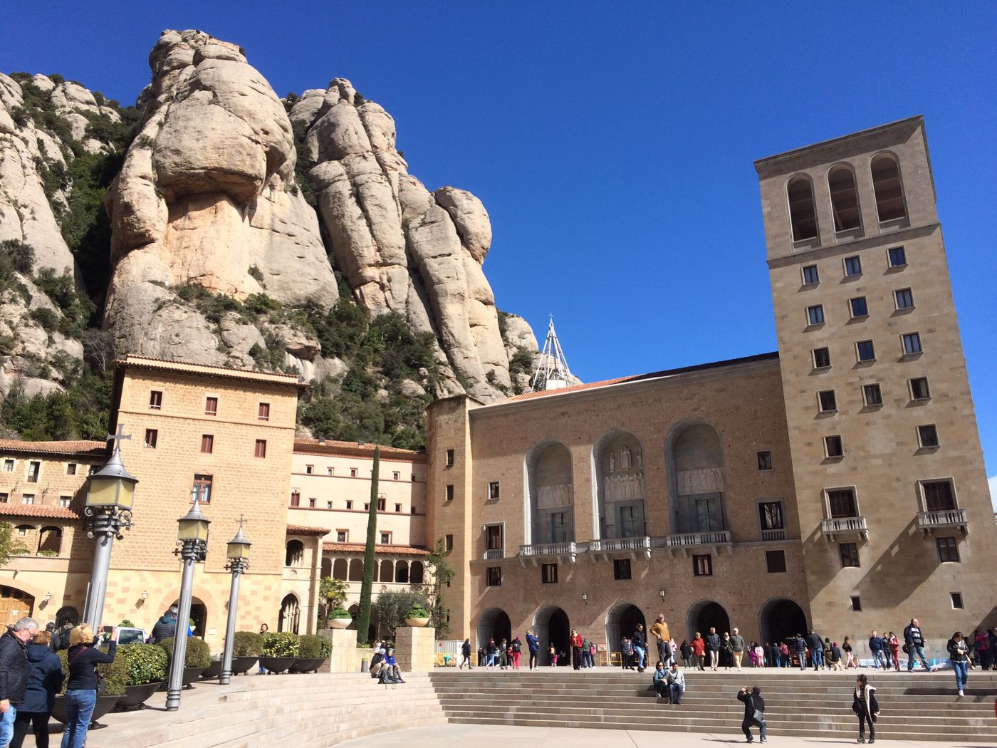 Montserrat and wine tour