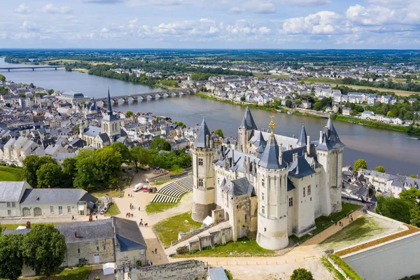 A photo of Full-Day Private Wine Tour with Lunch in the Loire Valley from Saumur
